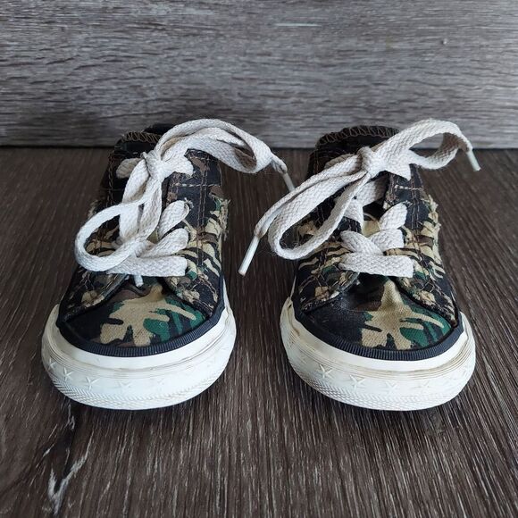Converse One Star Chuck Taylor Infant 5 Low-Top Canvas Shoes Camouflage - Picture 2 of 8
